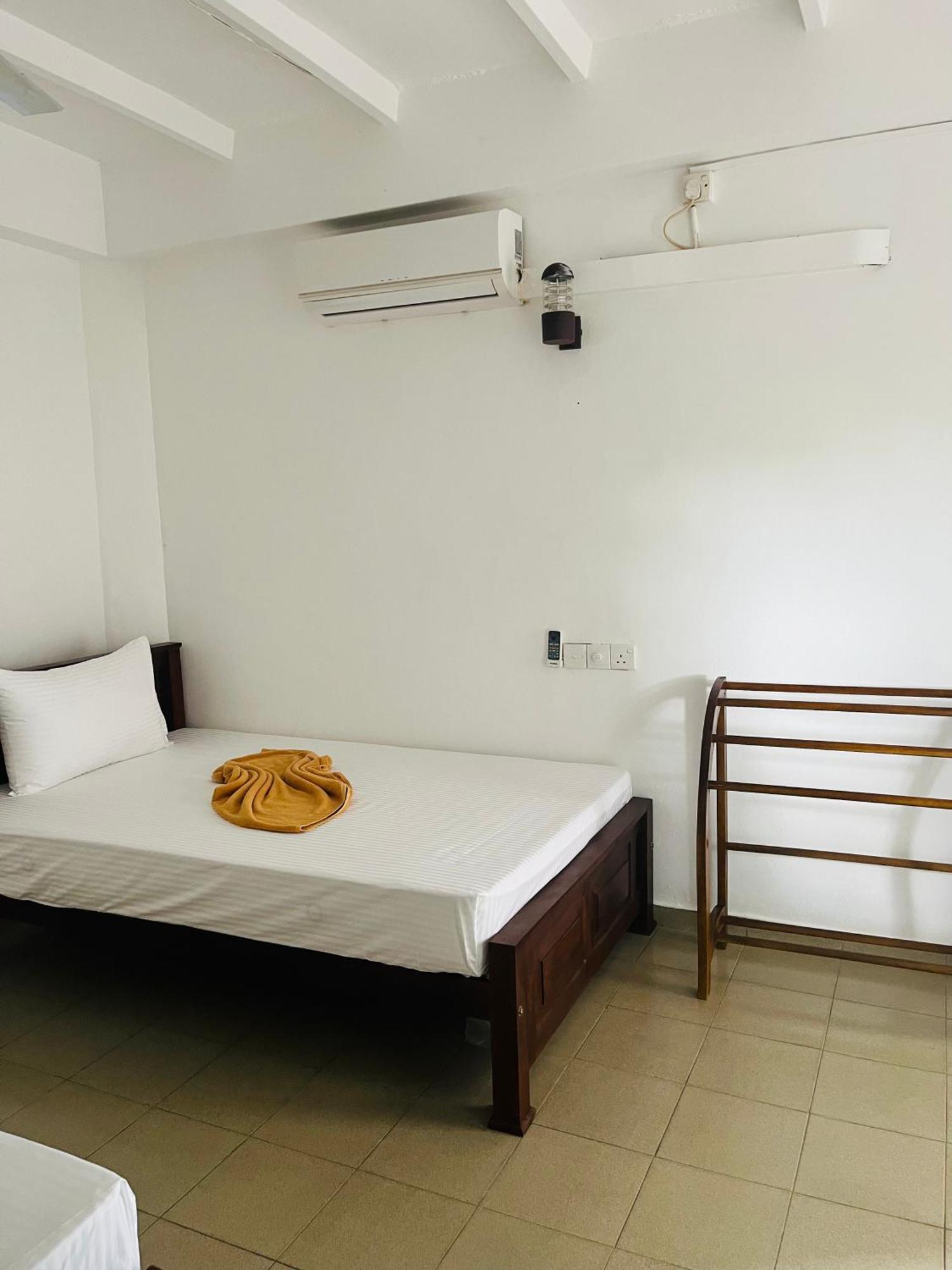 Crystal Wave Holiday Resort Polhena Matara Exterior foto
