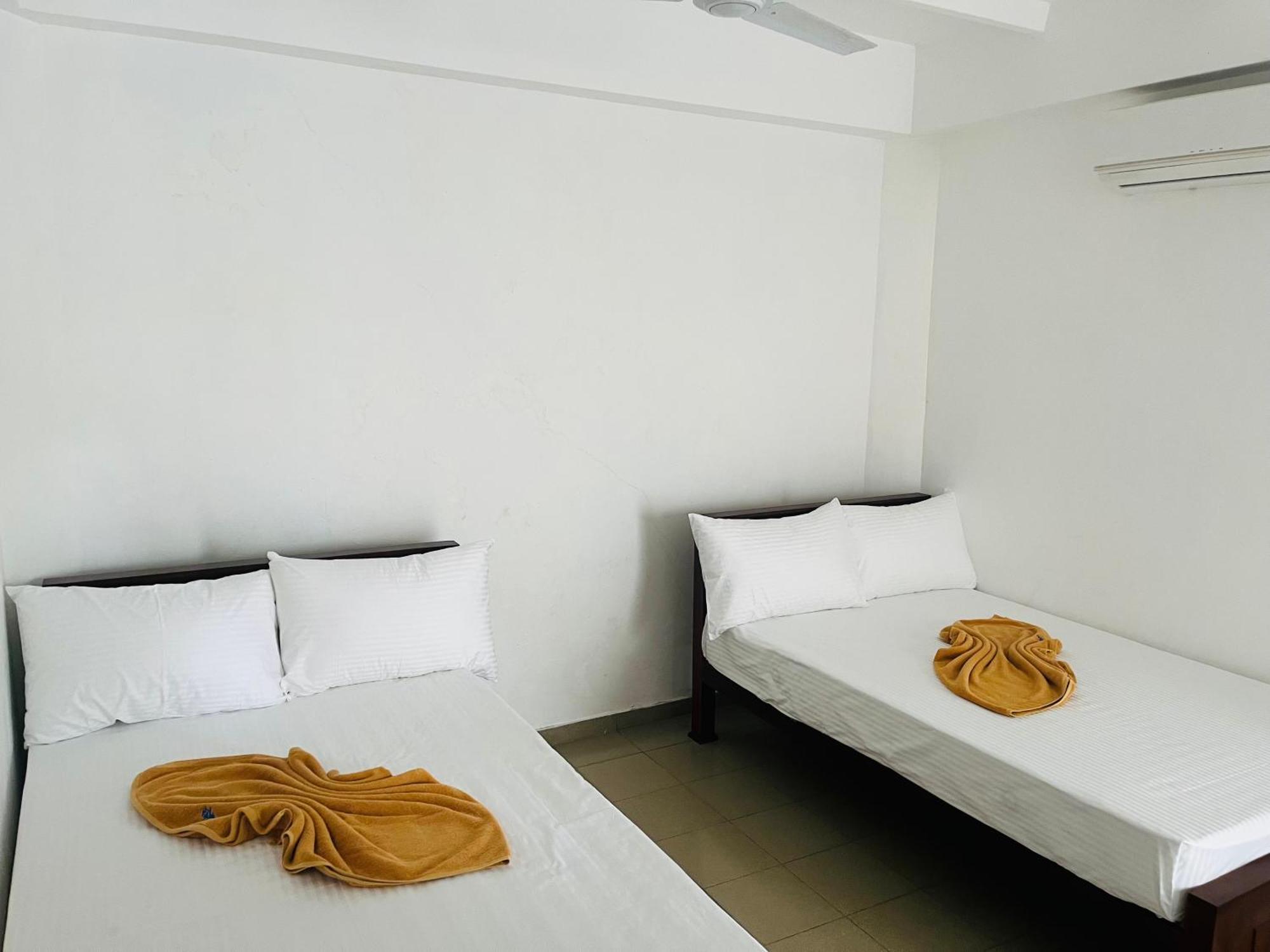 Crystal Wave Holiday Resort Polhena Matara Exterior foto