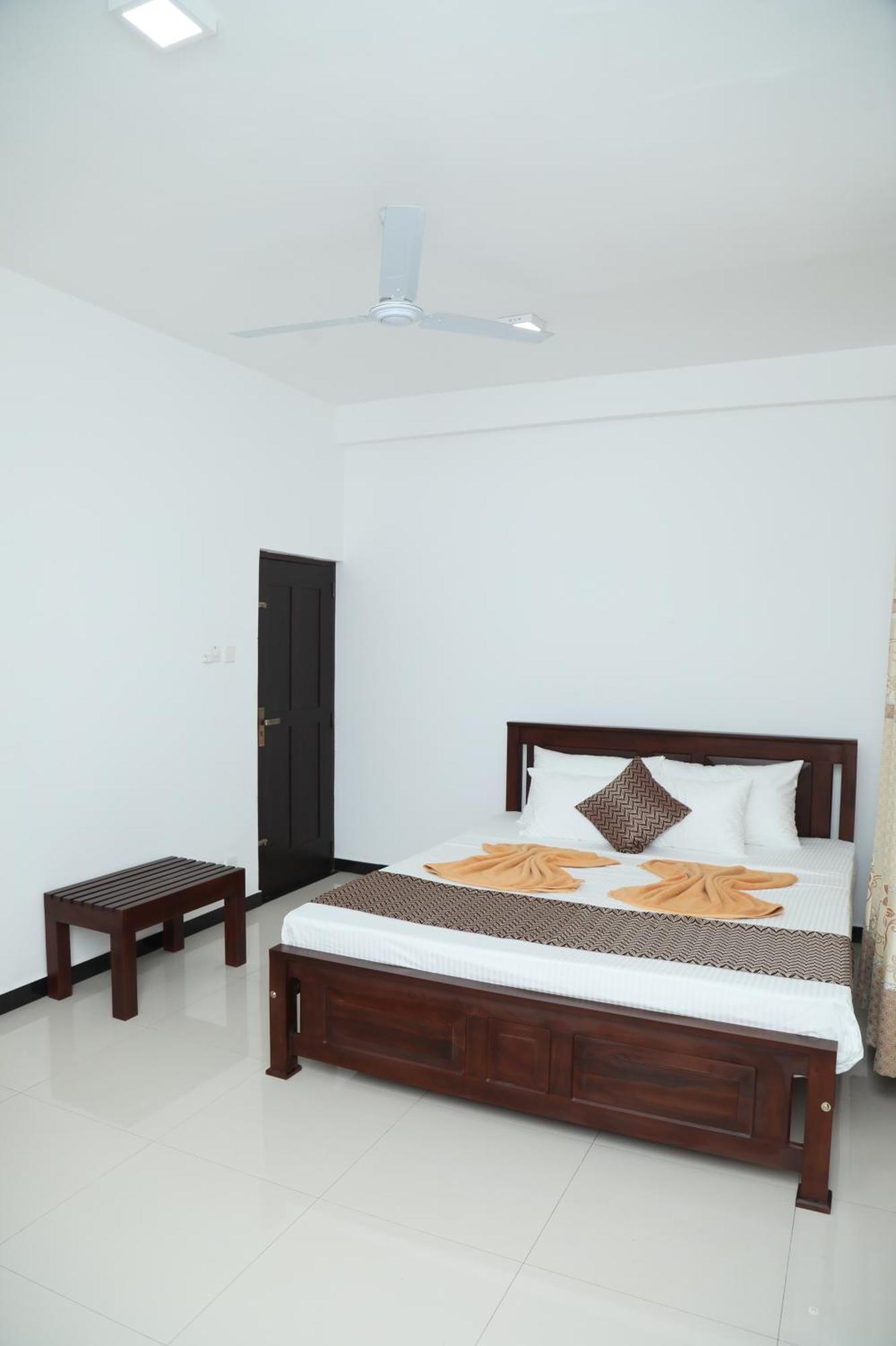 Crystal Wave Holiday Resort Polhena Matara Exterior foto