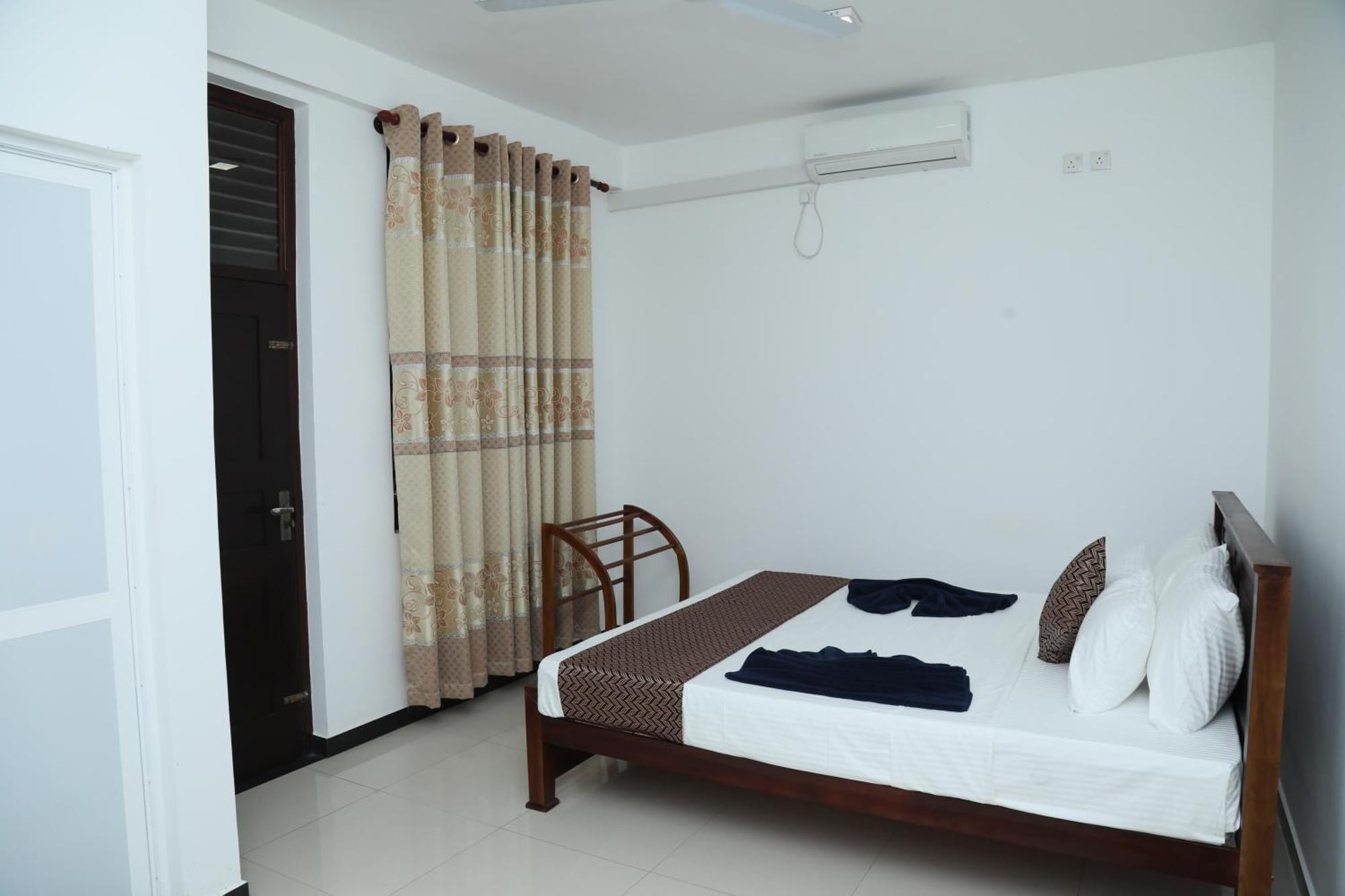 Crystal Wave Holiday Resort Polhena Matara Exterior foto