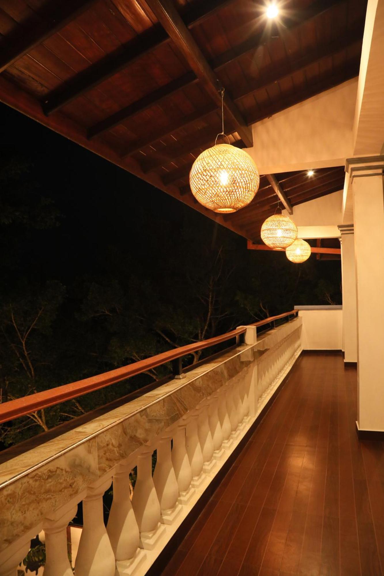 Crystal Wave Holiday Resort Polhena Matara Exterior foto
