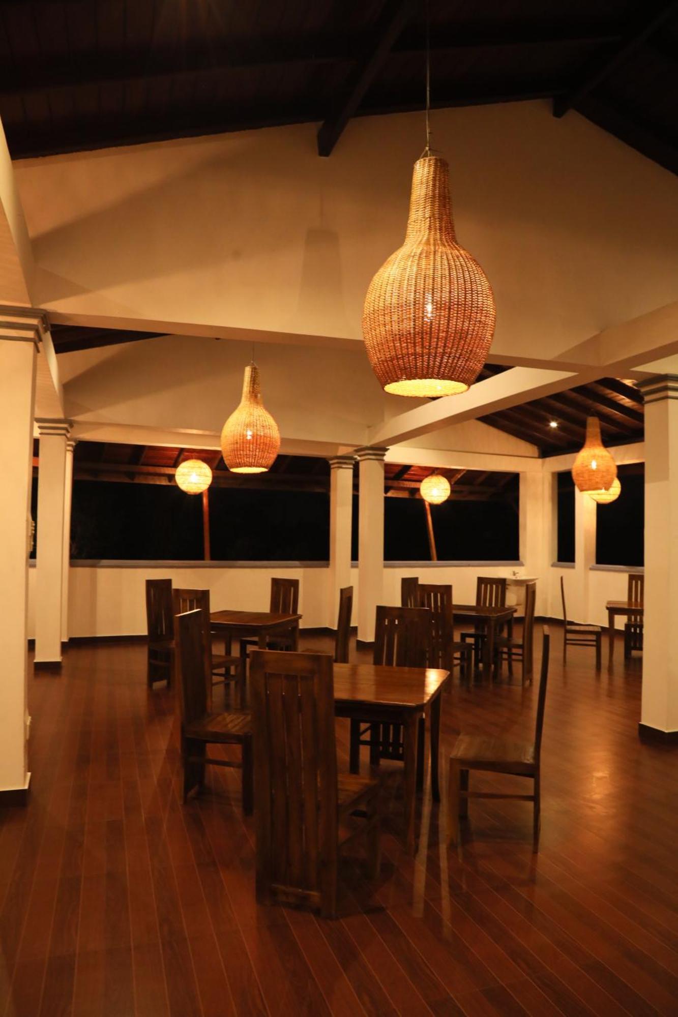 Crystal Wave Holiday Resort Polhena Matara Exterior foto
