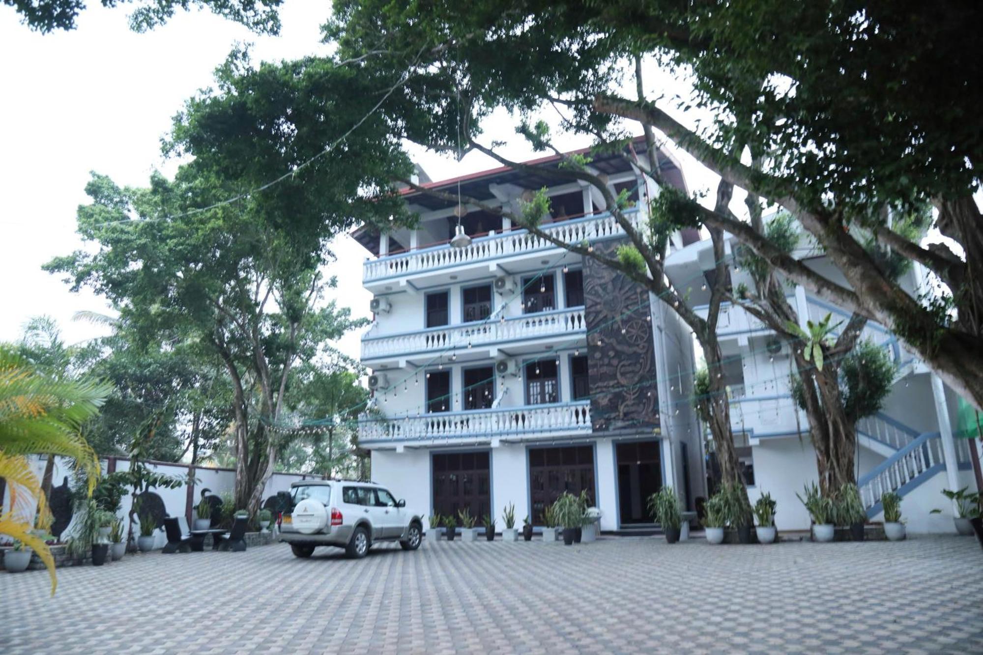 Crystal Wave Holiday Resort Polhena Matara Exterior foto