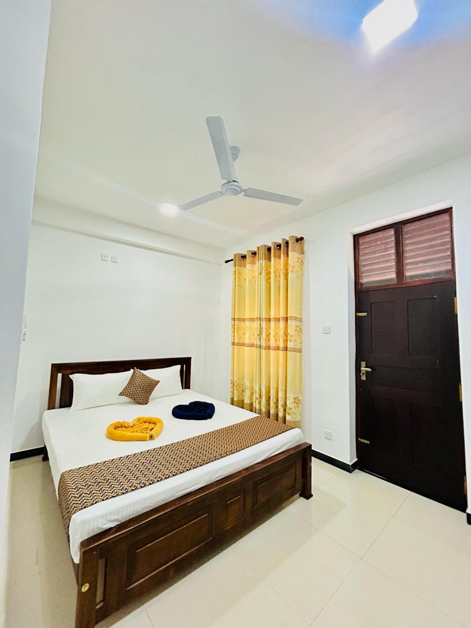 Crystal Wave Holiday Resort Polhena Matara Exterior foto
