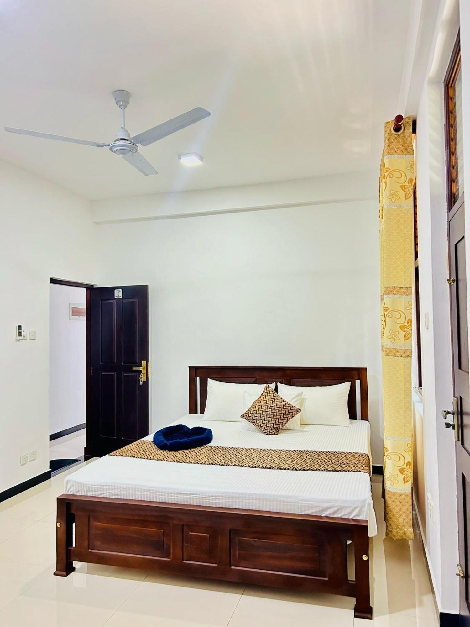 Crystal Wave Holiday Resort Polhena Matara Exterior foto