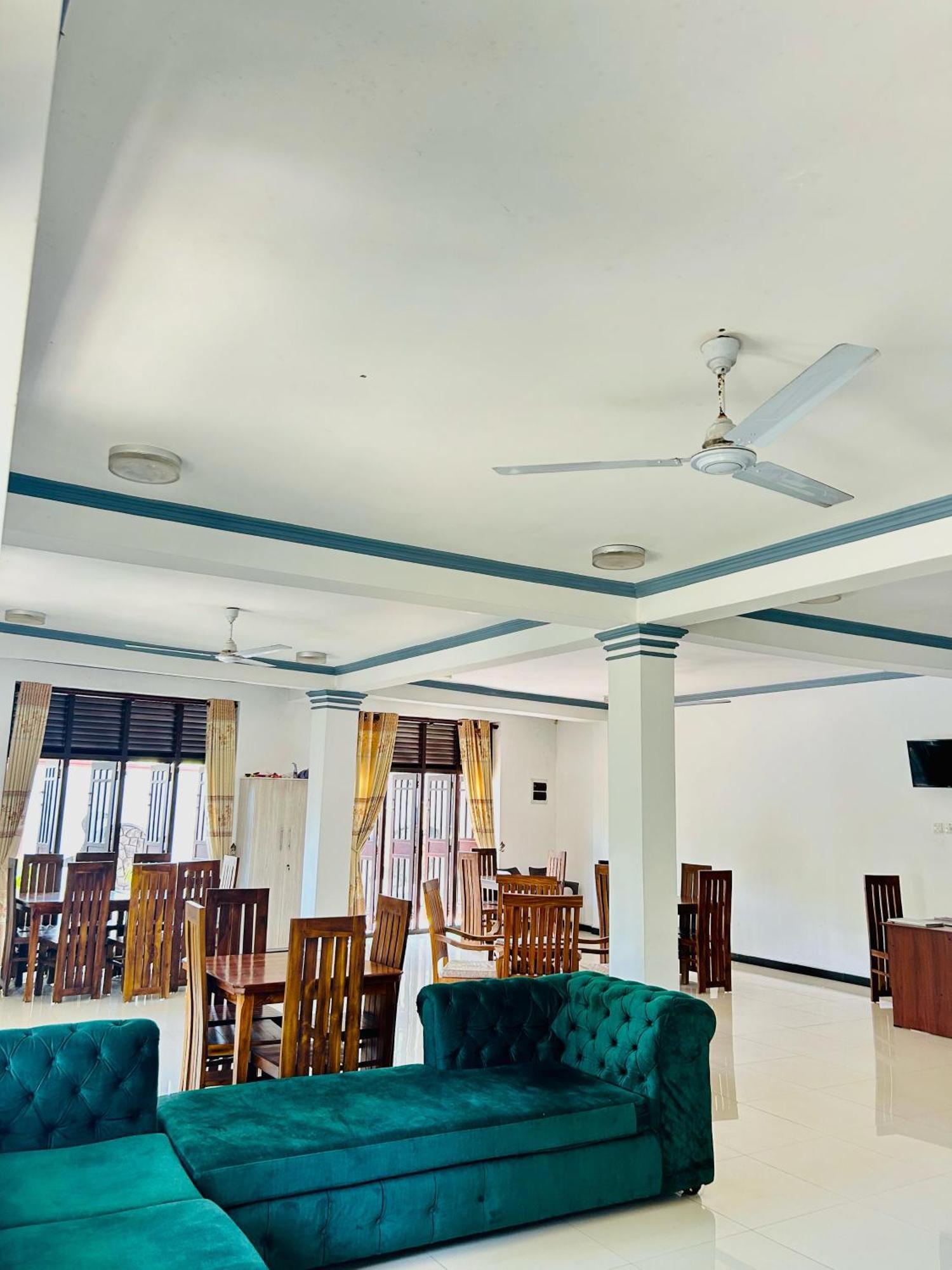 Crystal Wave Holiday Resort Polhena Matara Exterior foto