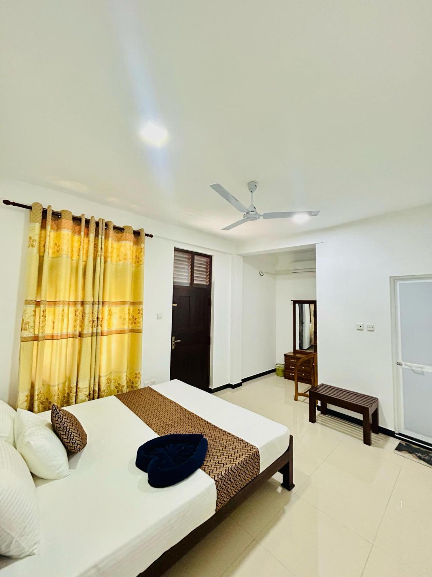 Crystal Wave Holiday Resort Polhena Matara Exterior foto