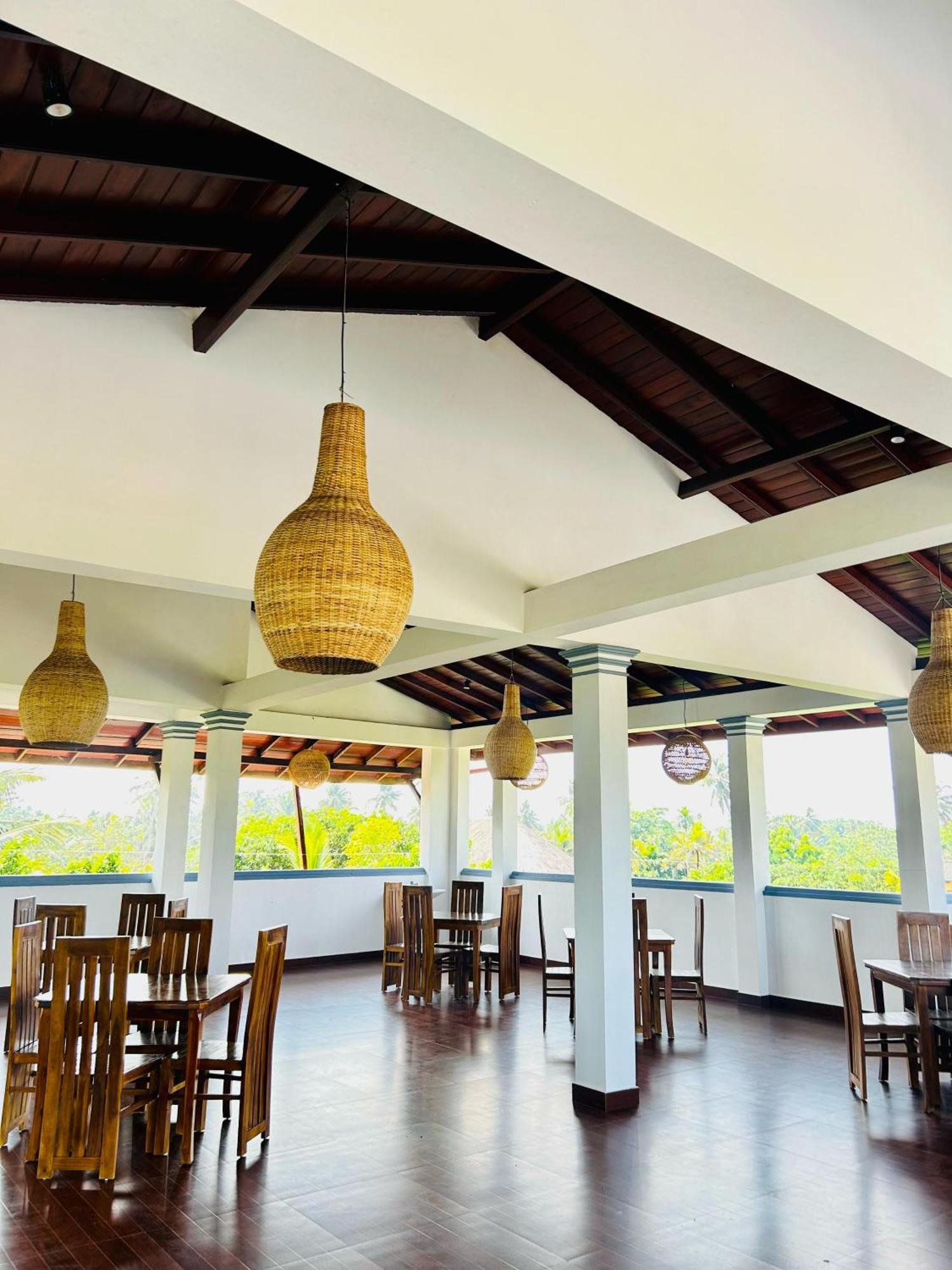 Crystal Wave Holiday Resort Polhena Matara Exterior foto